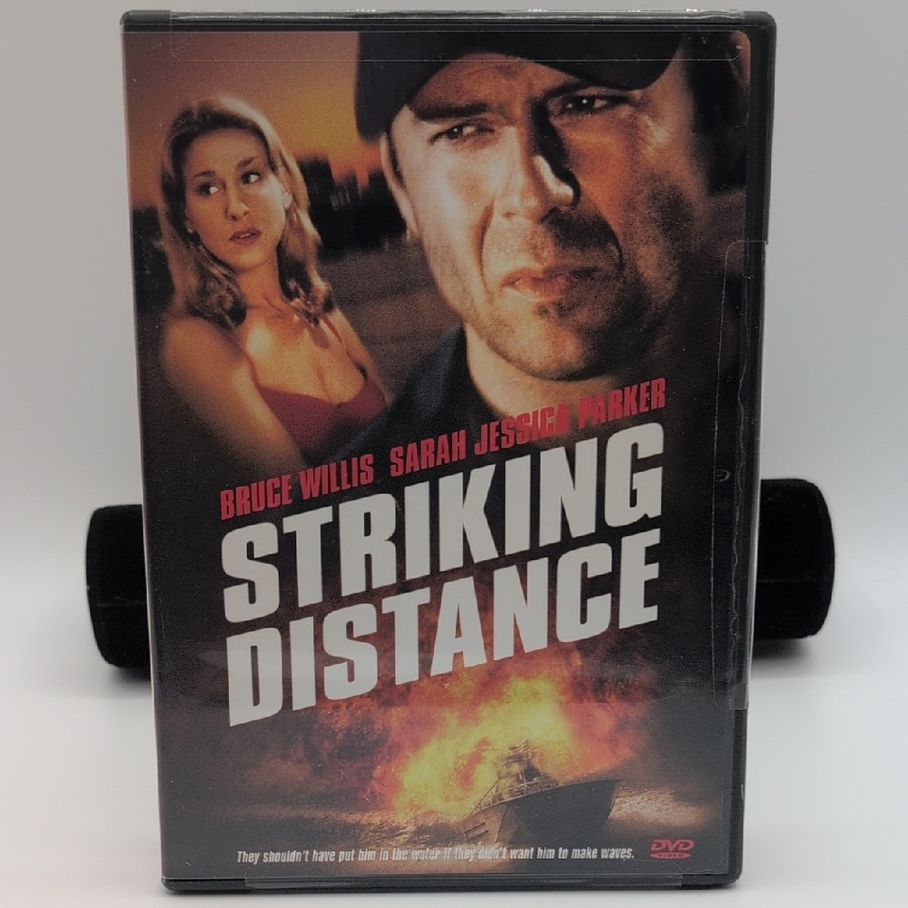 Striking Distance DVD Bruce Willis Sarah Jessica Parker
